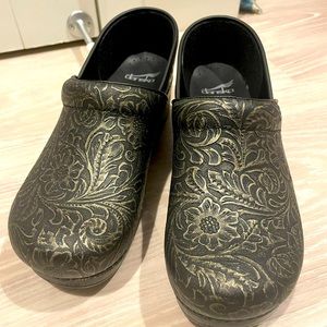 LIKE NEW Dansko Clogs